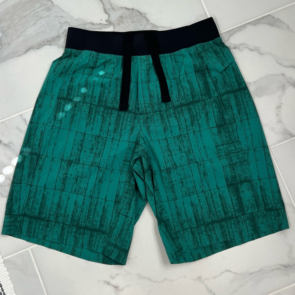 Lululemon Mens Athletic Shorts Medium